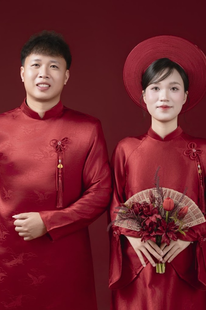 Cổ phục áo đỏ truyền thống ngày chung đôi